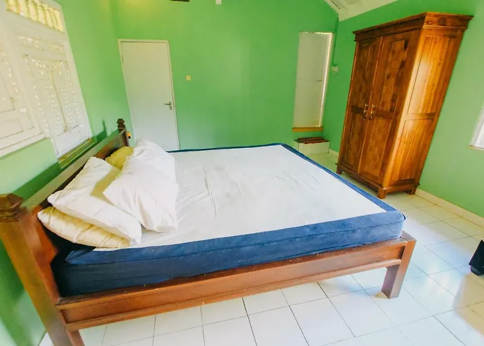 Tegal Pendet With River Views Guest house